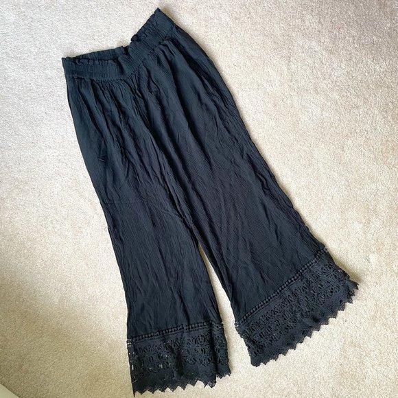 American Eagle Outfitters Pants - Juniors American Eagle Black Wide Leg Lace Trim Pants M